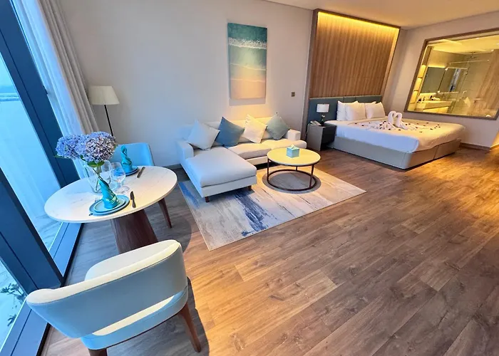 A La Carte Bay Seaside Apartment Ha Long