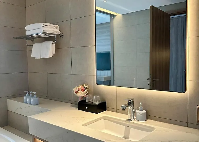 A La Carte Bay Seaside Apartment Ha Long