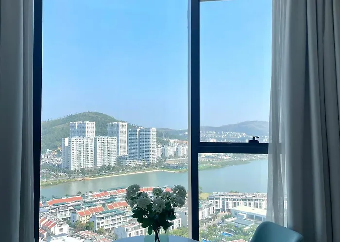 A La Carte Bay Seaside * Ha Long